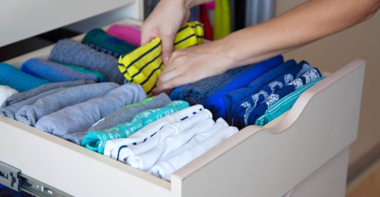 Cómo doblar la ropa para que ocupe menos espacio — Entre Campeonas