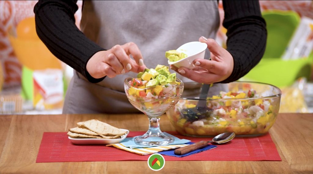 Rico ceviche de tilapia con mango para refrescar el día