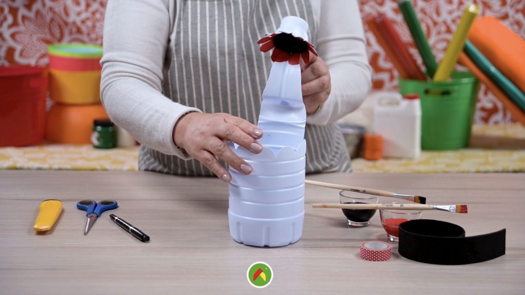 Crea tus propias macetas decorativas con botellas de cloro