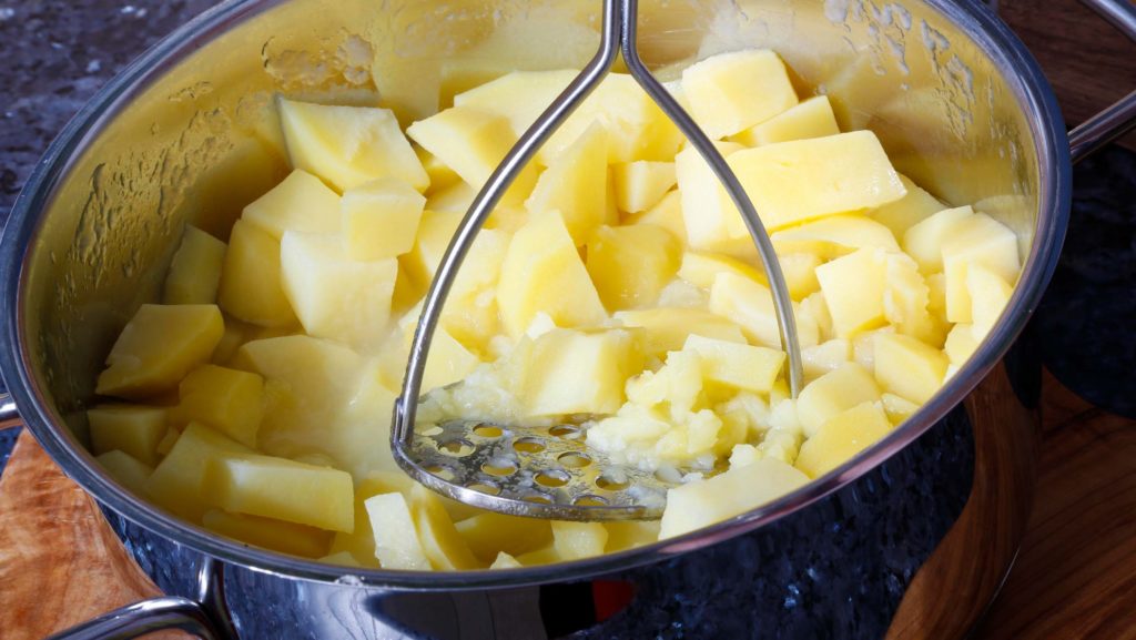 Bolitas de papa: un snack que puedes hacer con tu morralla