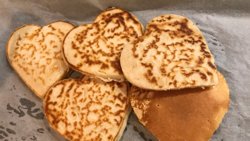 Cómo hacer hotcakes en forma de corazón