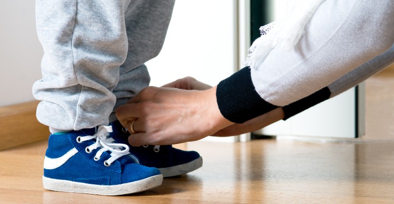 Zapatos tenis para niño